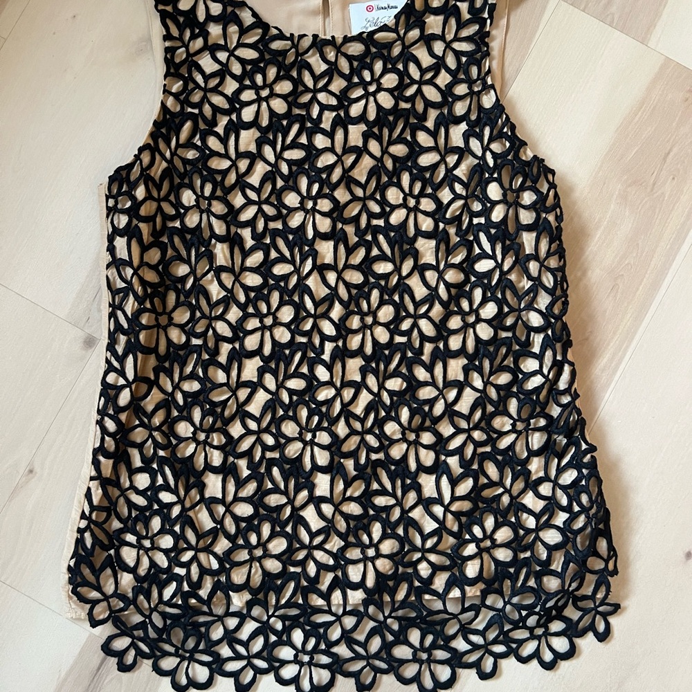 Neiman Marcus Black and Cream  Embellished Top Size L. 75% cotton, 25% Silk